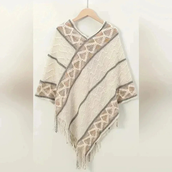 Knit Poncho Fringe Boho Gypsy Embroidered Cover-Up Shaw Scarf New - Picture 3 of 3